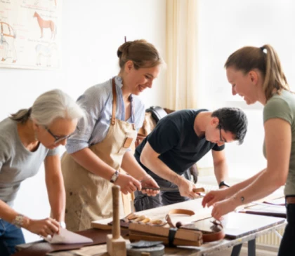 Atelier Fabrication Tablier en Cuir