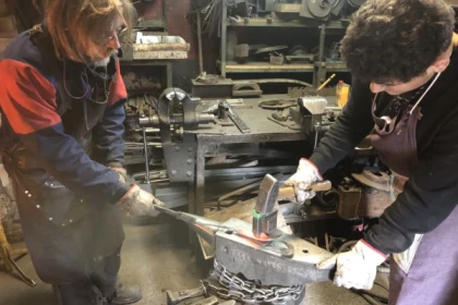 Atelier - Cigogneau en fer forgé - Bonjour Alsace