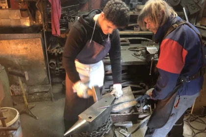 Atelier - Cigogneau en fer forgé - Bonjour Alsace