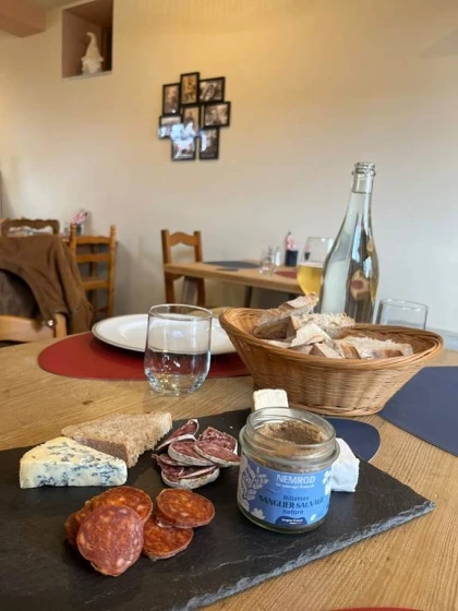 Pause gourmande : planchette locale et vins chez le vigneron - Bonjour Alsace