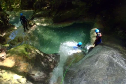 Stage d'initiation canyoning dans l'Ain sur 2 jours - Bonjour Alsace
