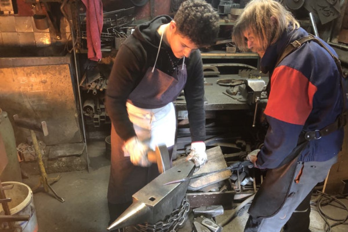 Atelier - Cigogneau en fer forgé - Bonjour Alsace