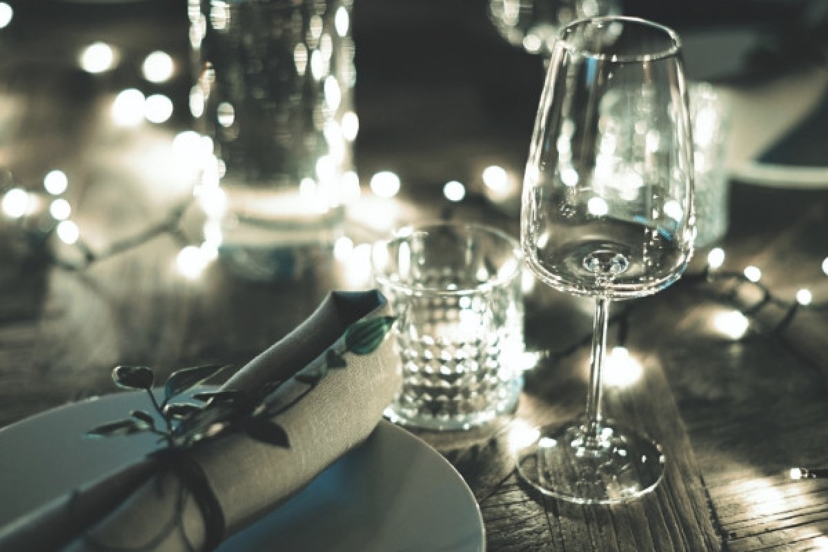 Diner gastronomique aux bougies dans notre chai avec le restaurant "l'Arpège" - Bonjour Alsace