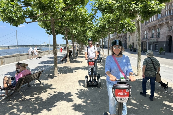Segway Tours in Düsseldorf: XXL Tour - Bonjour Alsace