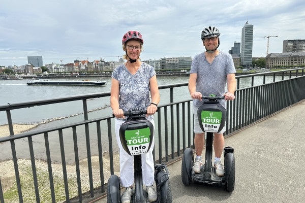 Düsseldorf: Segway-City-Tour (max. 120 Min) - Bonjour Alsace