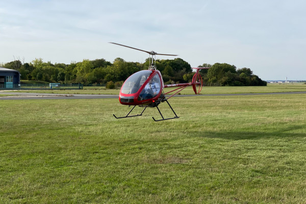 Initiation au pilotage hélicoptère ULM - Bonjour Alsace hélicoptère qui décolle rouge