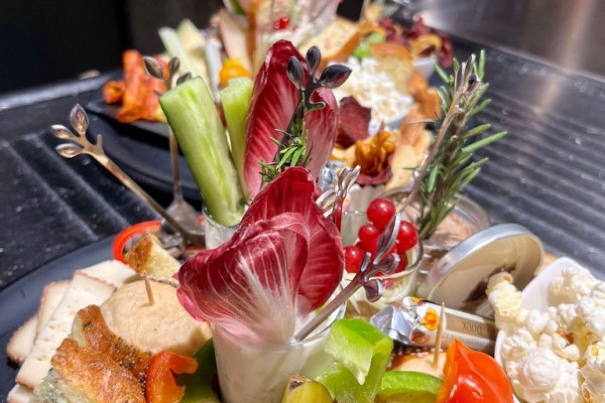 Visite de cave immersive, dégustation et repas planchette - Bonjour Alsace